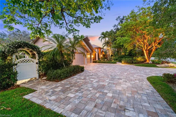 7021  Appleby  DR, Naples, FL 34104