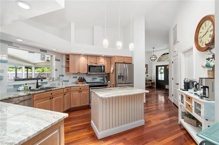 7021  Appleby  DR, Naples, FL 34104