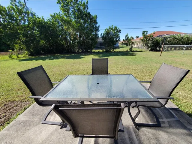 Big Back Yard Offers Western Exposure