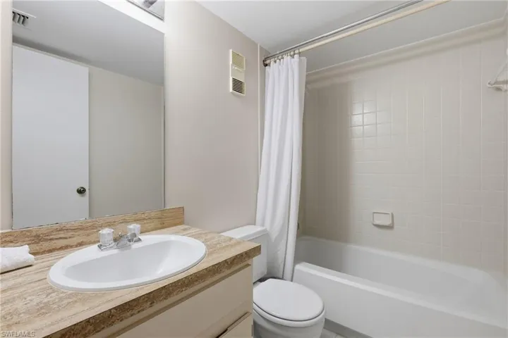 1526 Mainsail Dr 3, Naples, Florida 34114