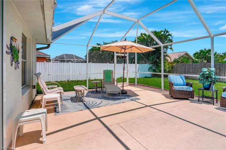 View of patio / terrace with a lanai