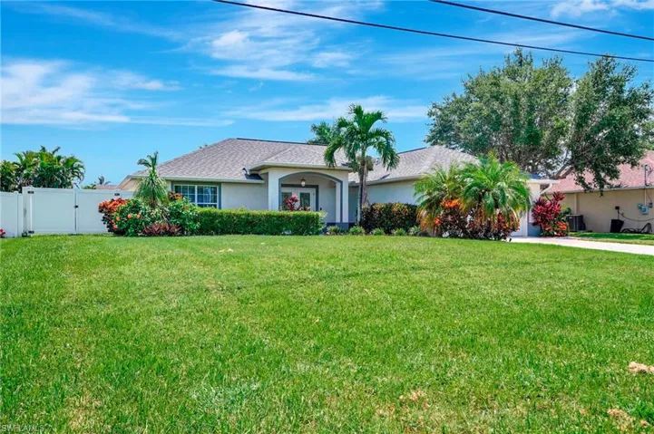 Ranch-style house featuring a front lawn