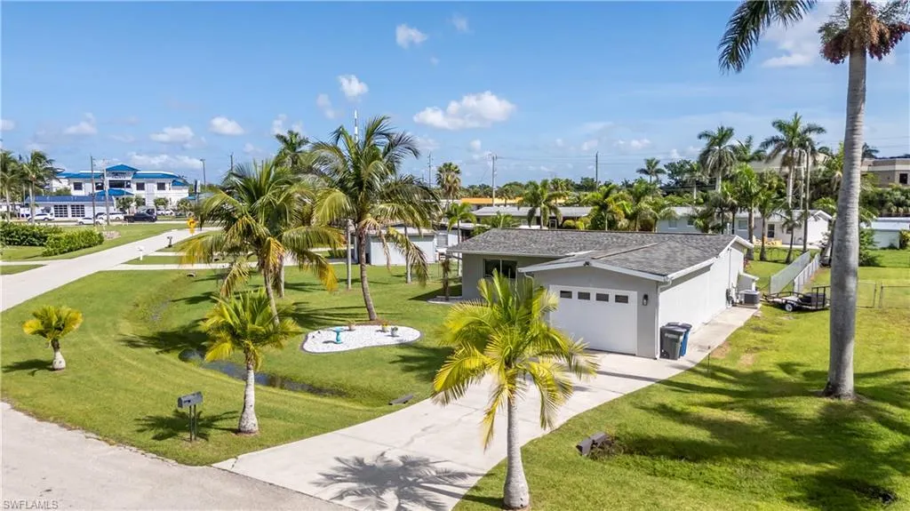 9948 Almetta AVE, Fort Myers, FL 33919,225063501