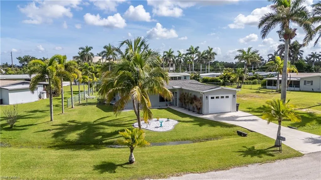 9948 Almetta AVE, Fort Myers, FL 33919,225063501