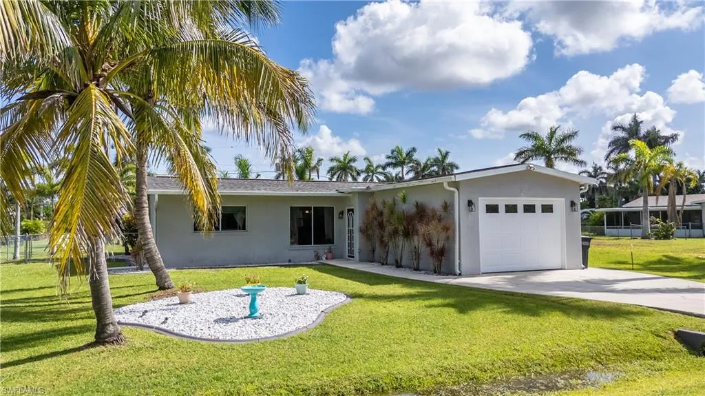 9948 Almetta AVE, Fort Myers, FL 33919,225063501