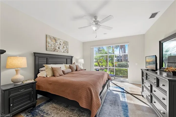 Master bedroom w/slider access to lanai