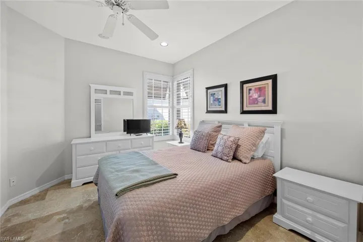 Guest bedroom #1