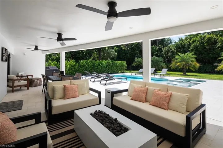 View of patio / terrace with outdoor lounge area and ceiling fan