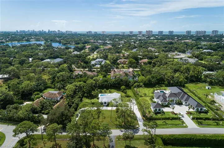 Birds eye view of property