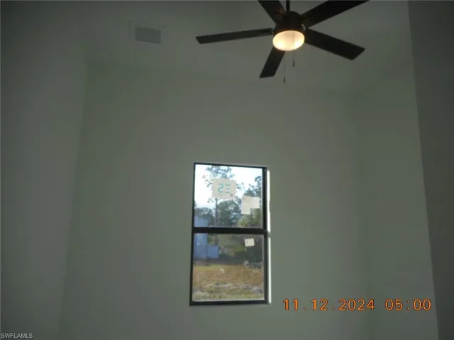 Interior details with ceiling fan