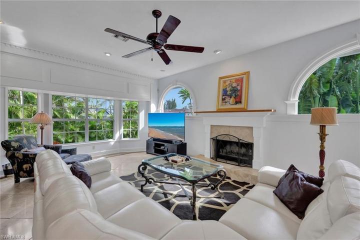 Huge Family Room, Bright & Sunny, Travertine Stone Flooring