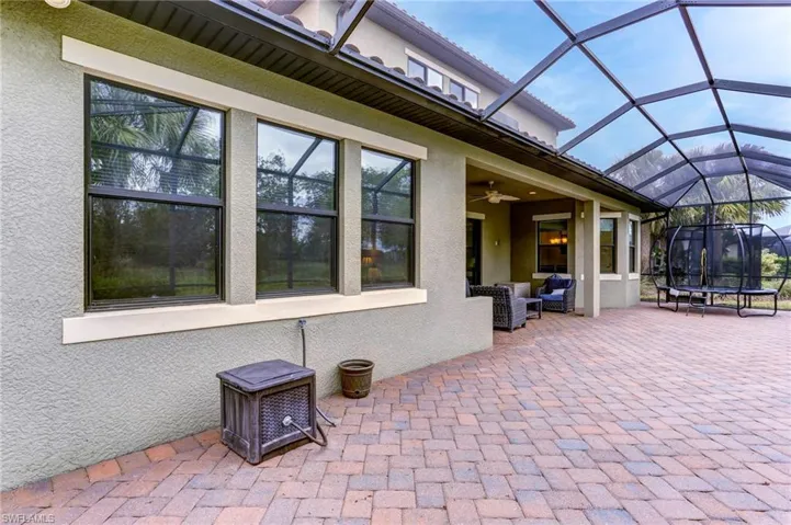 Extended extra large lanai