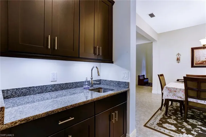 Butler's Pantry/Bar/Coffee Station