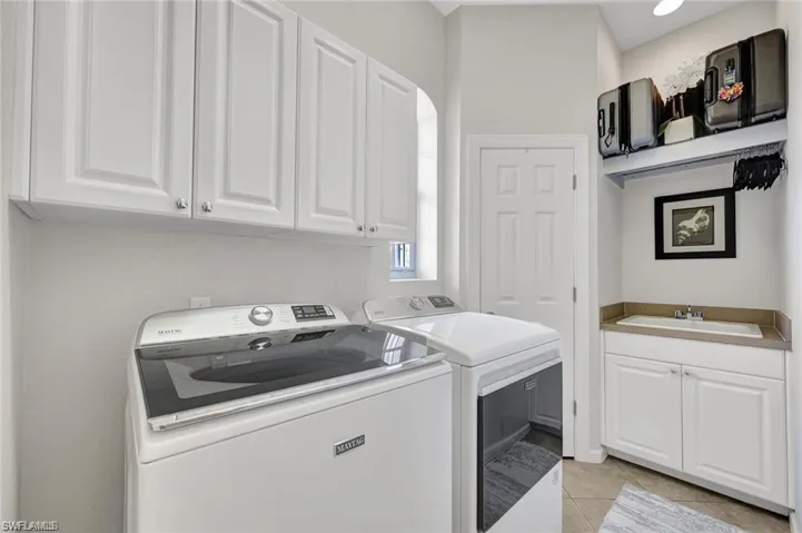 8723 Coastline Ct 202, Naples, Florida 34120