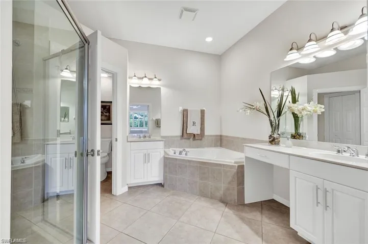8723 Coastline Ct 202, Naples, Florida 34120