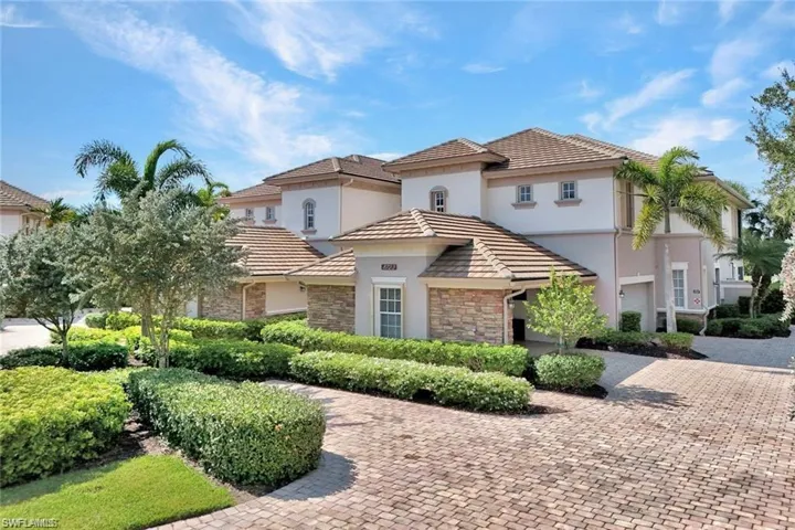 8723 Coastline Ct 202, Naples, Florida 34120