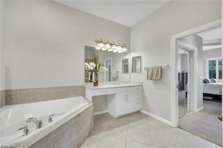 8723 Coastline Ct 202, Naples, Florida 34120