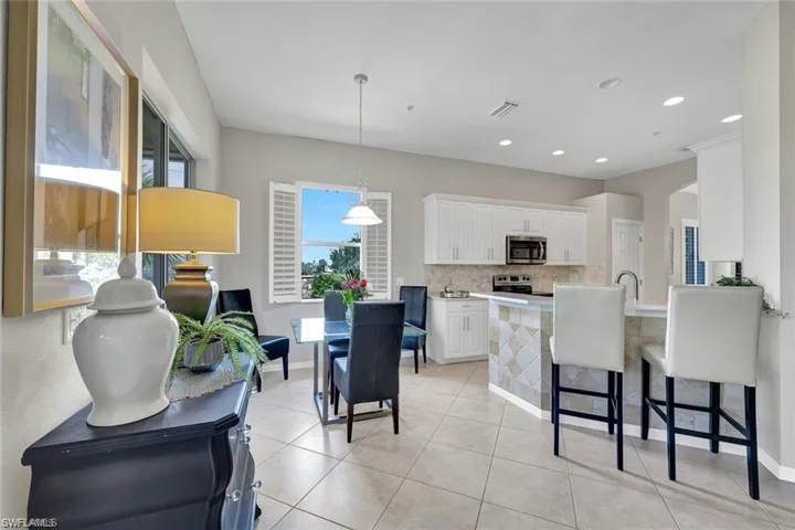 8723 Coastline Ct 202, Naples, Florida 34120