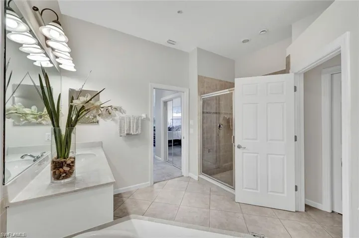 8723 Coastline Ct 202, Naples, Florida 34120