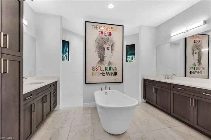 Primary Bathroom/ Dual Sinks/ Freestanding Tub