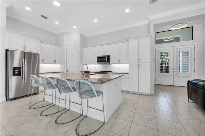 Kitchen/ Oversized Island