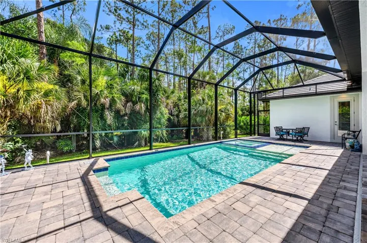 Pool/Spa w/ Screened Brick Paver Lanai