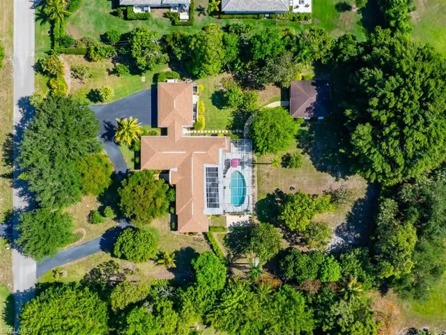 610  West  ST, Naples, FL 34108