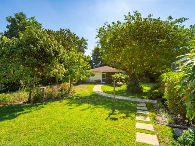 610  West  ST, Naples, FL 34108
