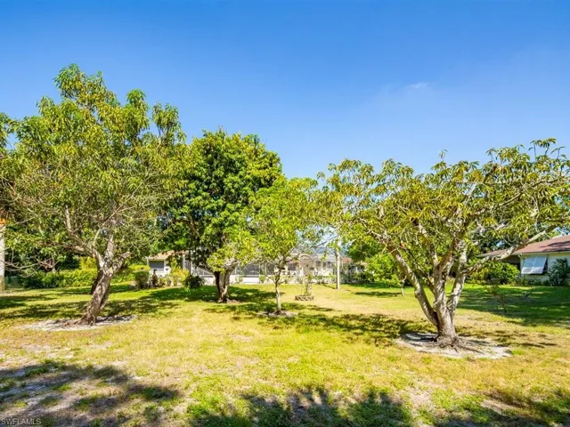 610  West  ST, Naples, FL 34108