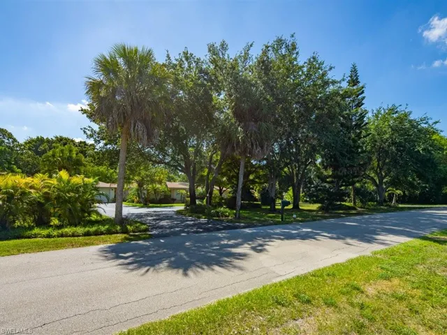 610  West  ST, Naples, FL 34108