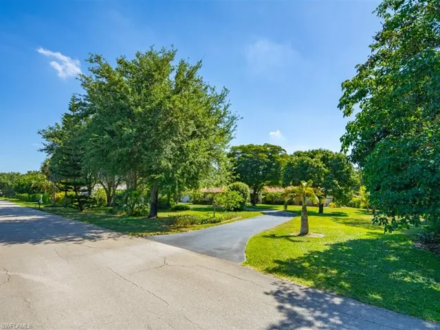610  West  ST, Naples, FL 34108