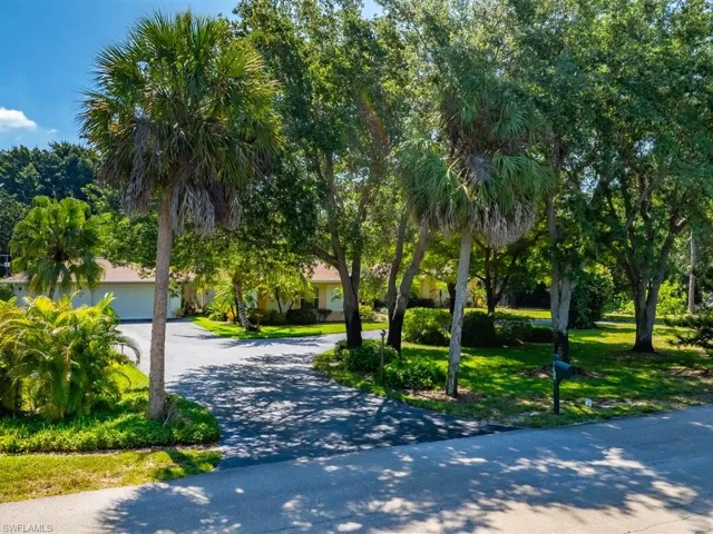 610  West  ST, Naples, FL 34108