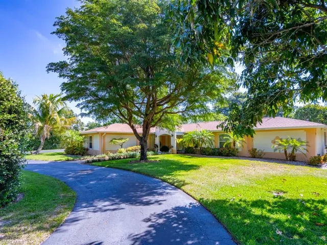 610  West  ST, Naples, FL 34108