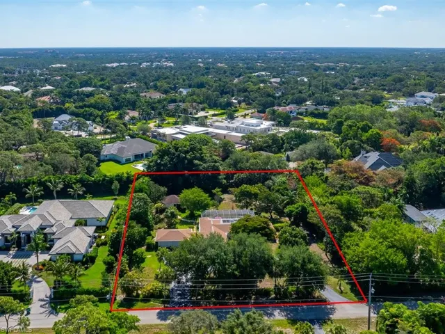 610  West  ST, Naples, FL 34108