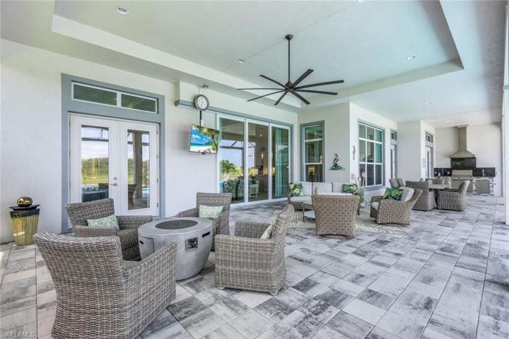 HUGE lanai with so MUCH covered space! Indoor/outdoor living all winter long.