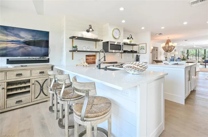 Breakfast Bar / Kitchen