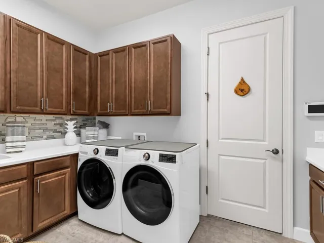 Set tub /utility sink and key drop