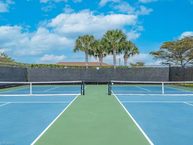 6 Har tru tennis courts