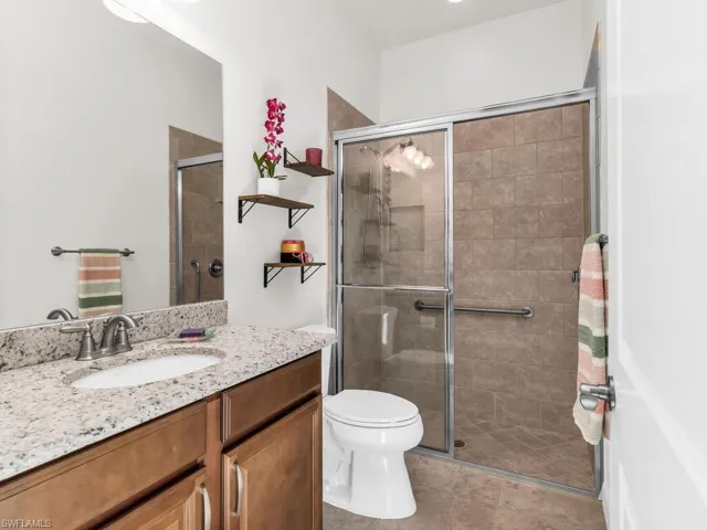 Ensuite Bath w/ walk in shower