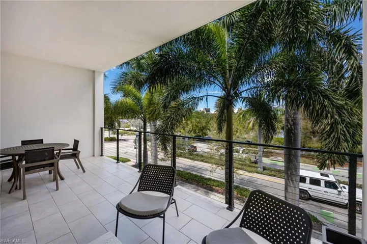 Balcony featuring outdoor dining space