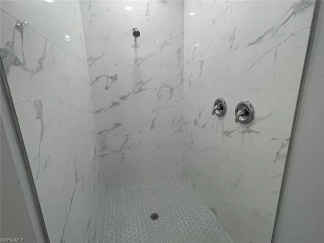 Bathroom featuring tiled shower