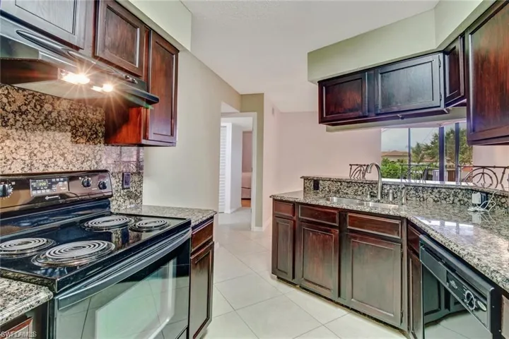 124 Cypress Way E E5, Naples, Florida 34110