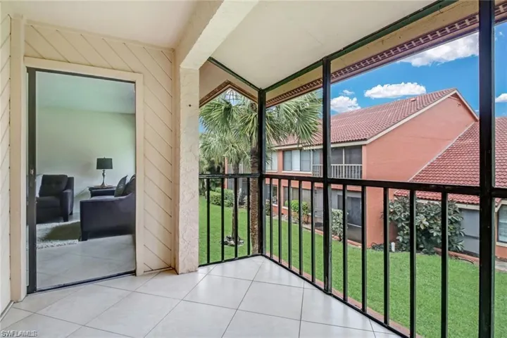 124 Cypress Way E E5, Naples, Florida 34110