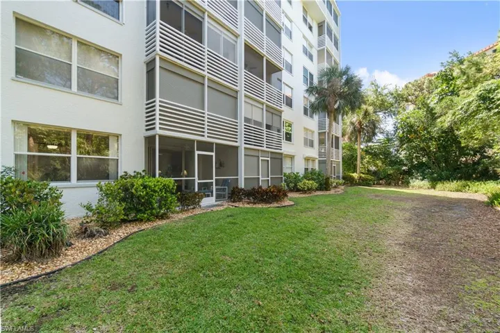 290  Naples Cove  DR, Naples, FL 34110