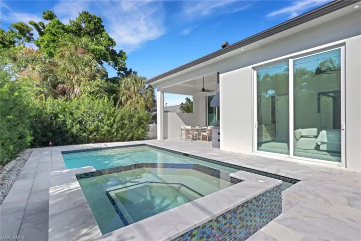 522 98th Ave N, Naples, Florida 34108