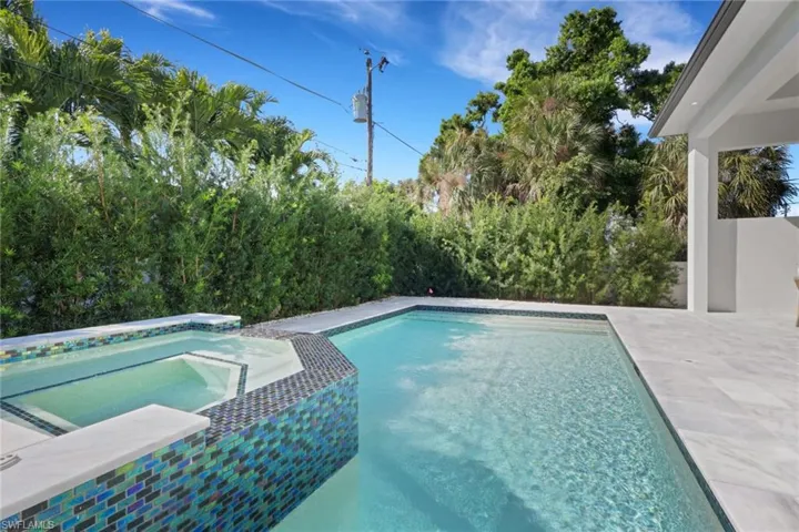 522 98th Ave N, Naples, Florida 34108