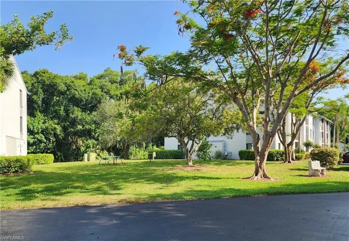 Pic-Nic Green Area By Condo