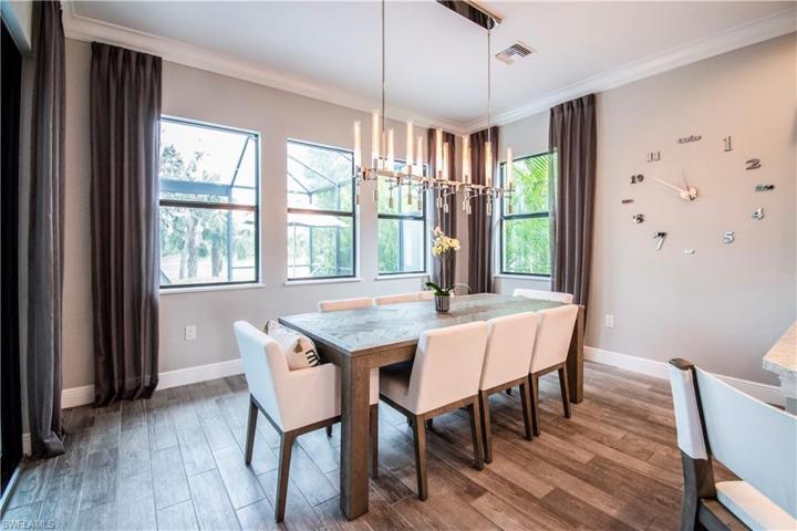 Breakfast/Casual Dining Area off Kitchen