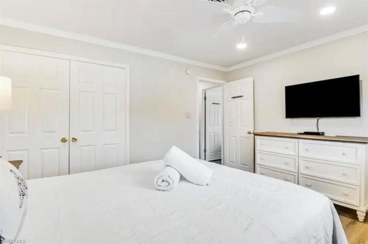 7103  Gulf  DR, HOLMES BEACH, FL 34217