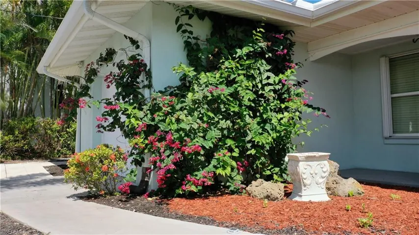 253 Bayshore Dr, Cape Coral, Florida 33904